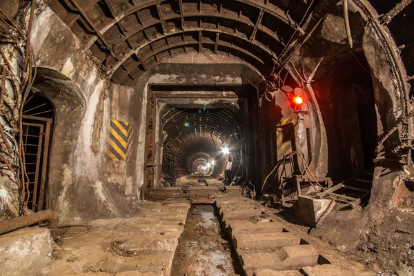 Túnel de metro abandonado. Kiev, Ucrania. Kiev, Ucrania — Foto de Stock