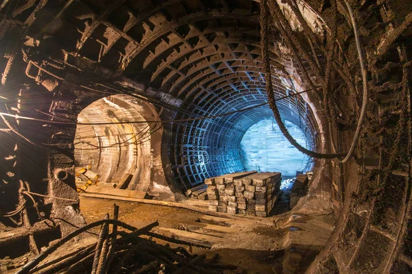 Abandoned subway tunnel. Kiev, Ukraine. Kyiv, Ukraine — Stock Photo, Image