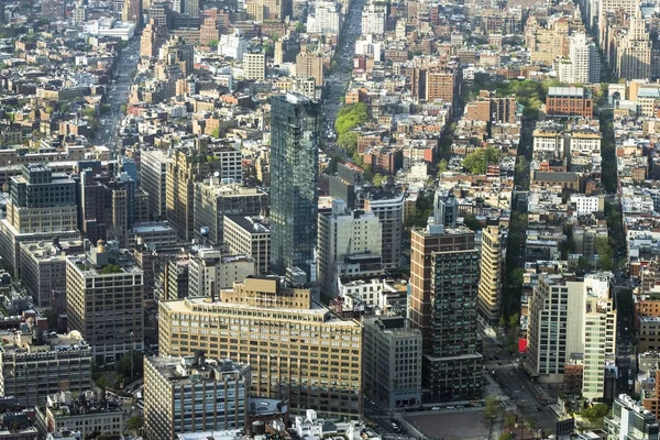空撮マンハッタンのダウンタウンとロウアー ・ マンハッタン ニューヨーク、ニューヨーク、アメリカ合衆国。高層ビルのスカイライン. — ストック写真