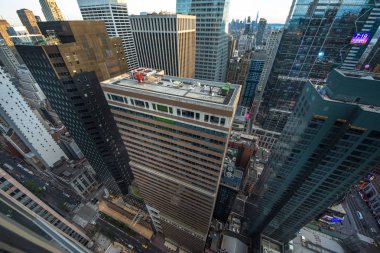 Modern cam gökdelenler mimari görünümünü. Mavi gökyüzü, Manhattan, New York City, New York, ABD karşı bina