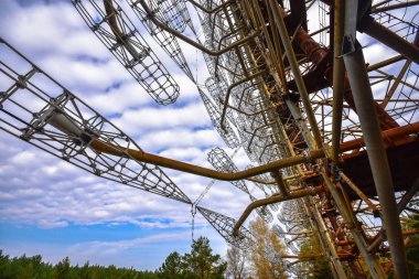 Çernobil Yasaklama Bölgesi, Ukrayna 'da terk edilmiş Duga radar sistemi