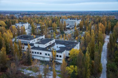 Doğa hayalet kasaba of Pripyat Chernobyl nükleer santral yakınındaki kazanır