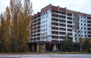 Terk edilmiş Pripyat şehirde Çernobil dışlama bölgesi Sonbahar zaman