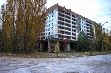 Terk edilmiş Pripyat şehirde Çernobil dışlama bölgesi Sonbahar zaman