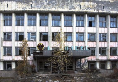 Terk edilmiş Pripyat şehirde Çernobil dışlama bölgesi Sonbahar zaman