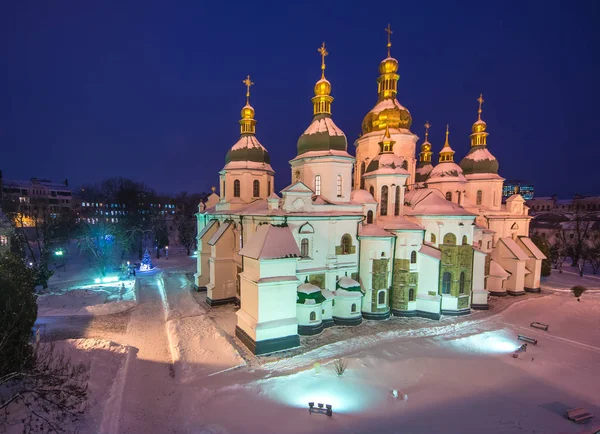 Kiev - hoofdstad van Oekraïne Sofia kathedraal op moment van de avond — Stockfoto