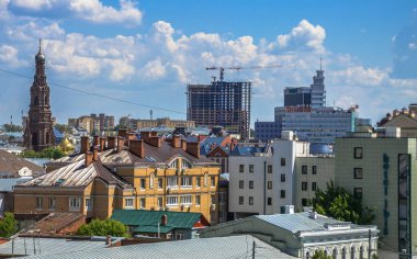 Kazan, Rusya Federasyonu - 6 Haziran. 2016: havadan görünümü Bauman street ve çan kulesi Epiphany Katedrali, Kazan, Rusya Federasyonu