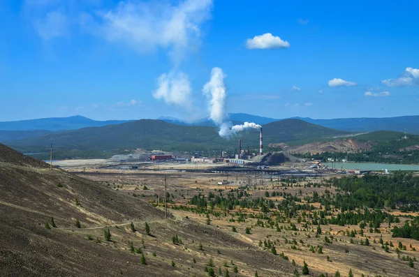 Průmyslová krajina v Karabash, Čeljabinská oblast, Rusko — Stock fotografie