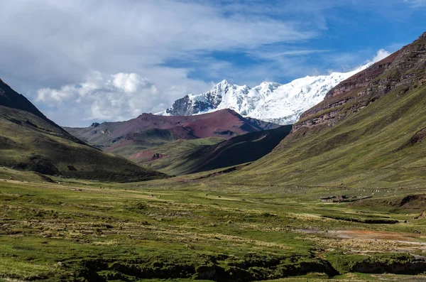 Casas de tradición en las montañas del Perú —  Fotos de Stock