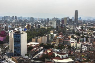 Manzarası Mexico City'de, günbatımı zaman Reforma havadan görünümü