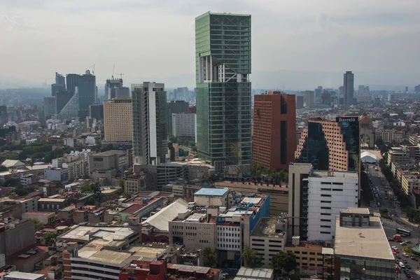 Arquitectura moderna y antigua. Vista aérea paisaje Ciudad de México, calle Reforma — Foto de Stock