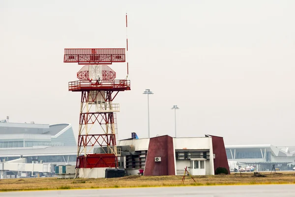 Wieża radarowa w komunikacji Lotnisko — Zdjęcie stockowe
