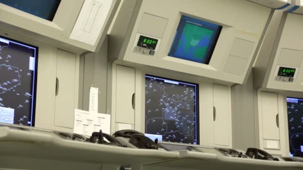 Monitores de controlo do tráfego aéreo — Vídeo de Stock