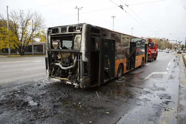 Autobus del traffico pubblico bruciato — Foto Stock
