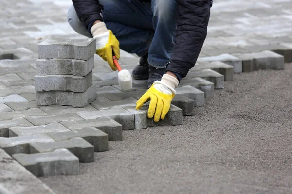 Paving stone worker — Stock Image Paving stone worker Royalty Free Stock Photos