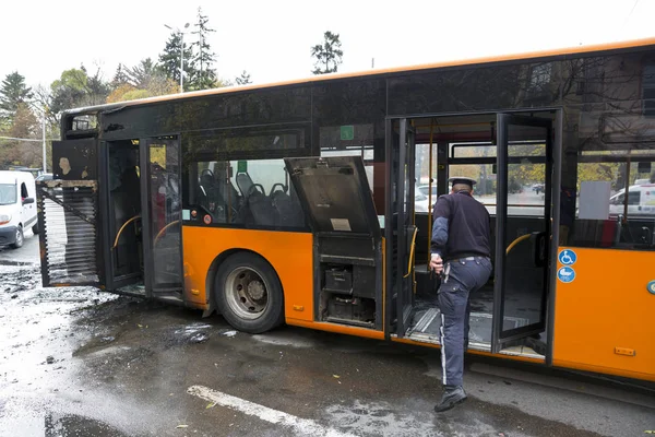 Autobús de tráfico público quemado — Foto de Stock