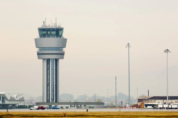Wieży kontroli lotniska — Zdjęcie stockowe