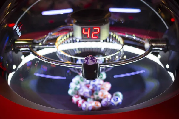 Colourful lottery balls in a lotto machine 42 — Stock Photo, Image
