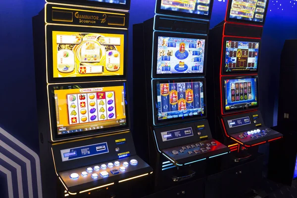 Máquina tragaperras en un casino —  Fotos de Stock