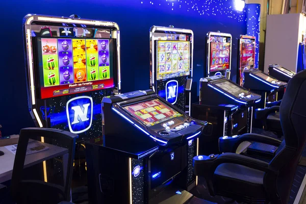 Máquina tragaperras en un casino —  Fotos de Stock