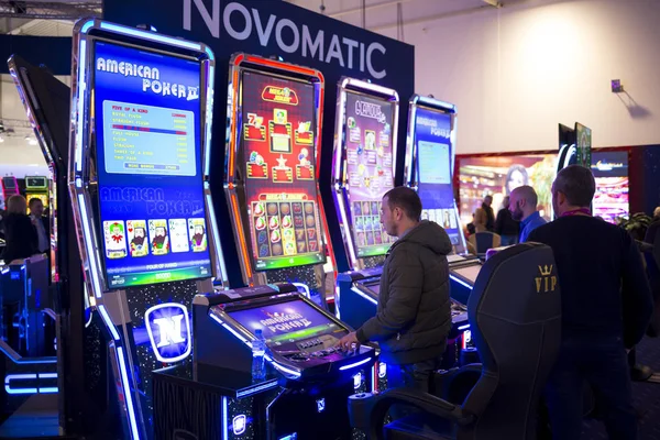 Máquina tragaperras en un casino —  Fotos de Stock