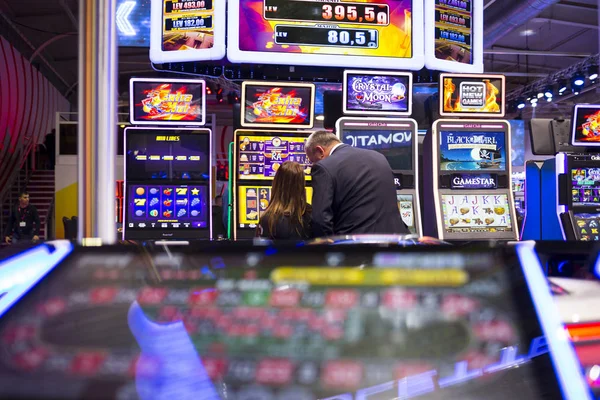 Machine à sous dans un casino — Photo