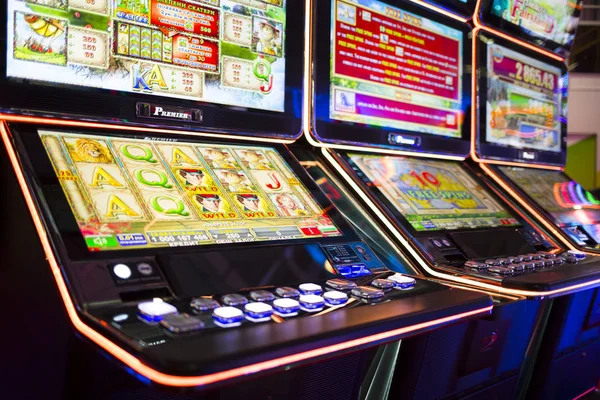 Slot machines in a casino — Stock Photo, Image