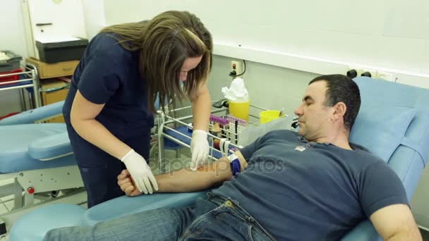 Bloed donatie hand — Stockvideo