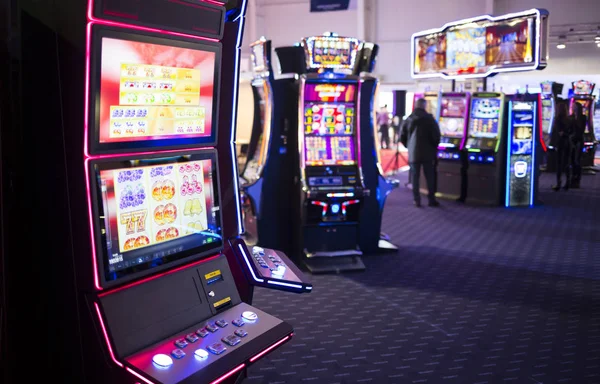 Máquina tragaperras en un casino —  Fotos de Stock