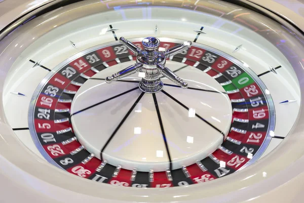 Roulette-bord i casino modern — Stockfoto
