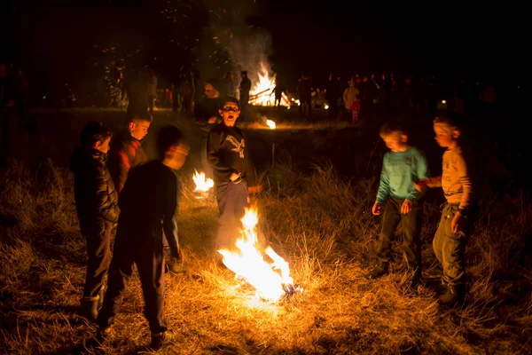 Огненный ритуал Сирни Заговезни перед Пасхой — стоковое фото