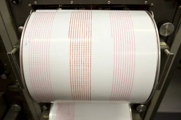 Sismógrafo registrando terremoto — Foto de Stock