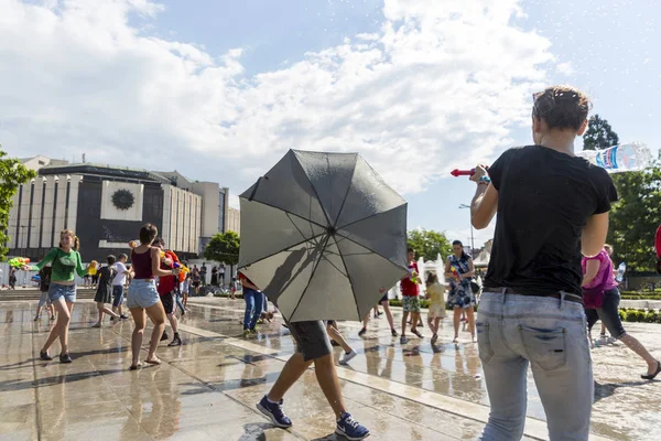 Pistola de agua lucha verano —  Fotos de Stock