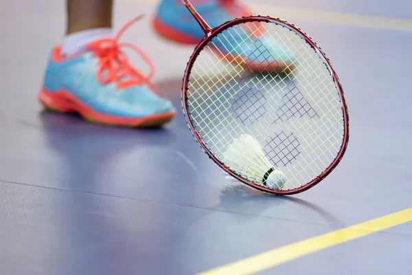 Badminton racket met shuttlecock — Stockfoto