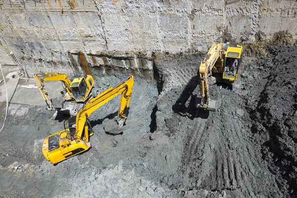 Excavadoras Baggers excavando en una obra de construcción —  Fotos de Stock