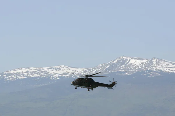 Military helicopter mountain — Stock Photo, Image