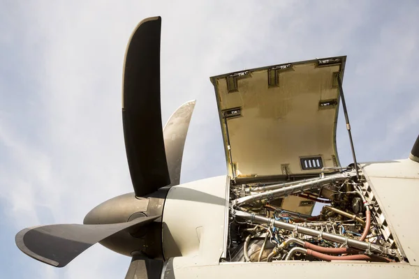 Maintenance des turbines des moteurs d'aéronefs — Photo