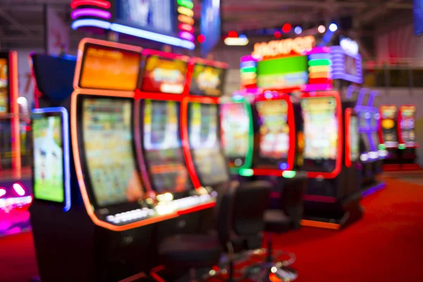 Verschwommene Spielautomaten in einem Casino — Stockfoto