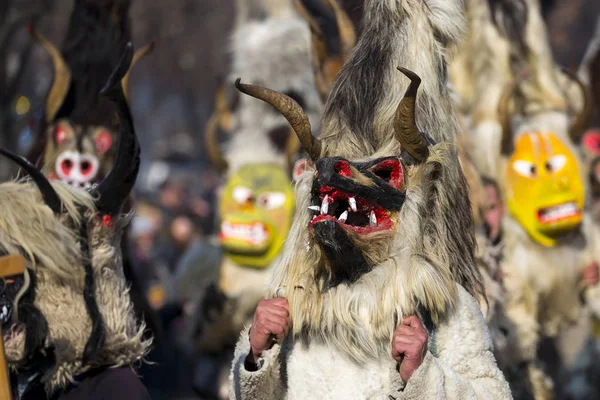 Maskeli balo oyunları Surva Festivali — Stok fotoğraf