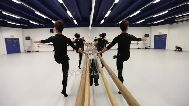 In een balletschool — Stockvideo