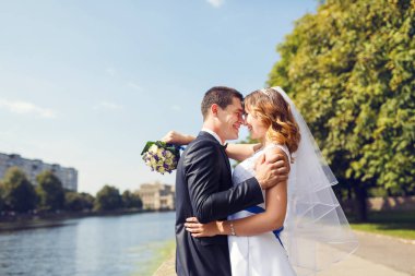 Mutlu evlilik çift bir parkta