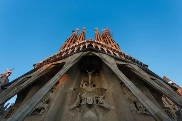 Buitenkant van de kerk van La Sagrada Familia — Stockfoto