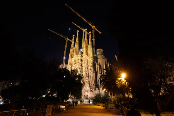 Kościół La Sagrada Familia w nocy — Zdjęcie stockowe