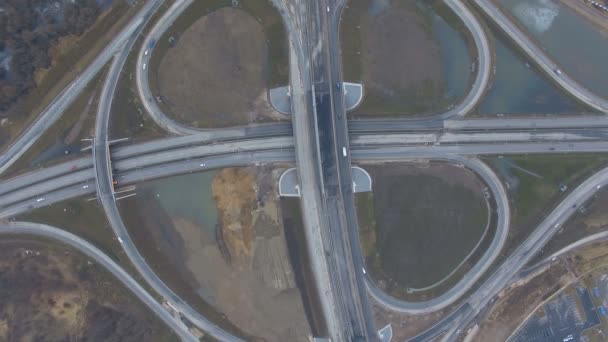 El cruce de carreteras desde arriba — Vídeo de stock