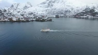 Lofoten Adaları'ndaki balıkçı teknesi