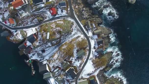 Вид с воздуха на деревню Хамной зимой — стоковое видео