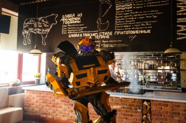 Bumblebee yemek istiyor