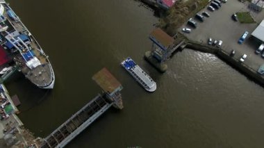 Kaliningrad kanal yukarıda