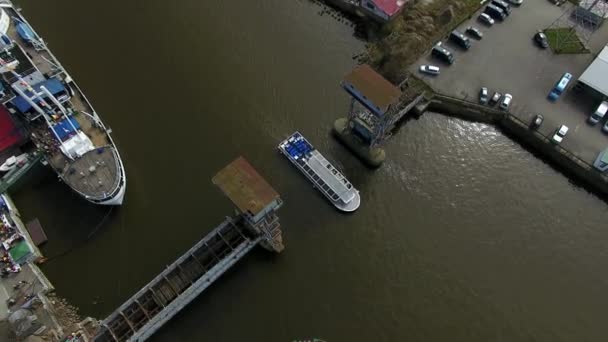 Über dem Kanal von Kaliningrad — Stockvideo