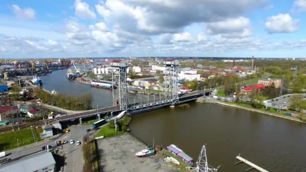 Dwupoziomowy most, port Kaliningradu — Wideo stockowe